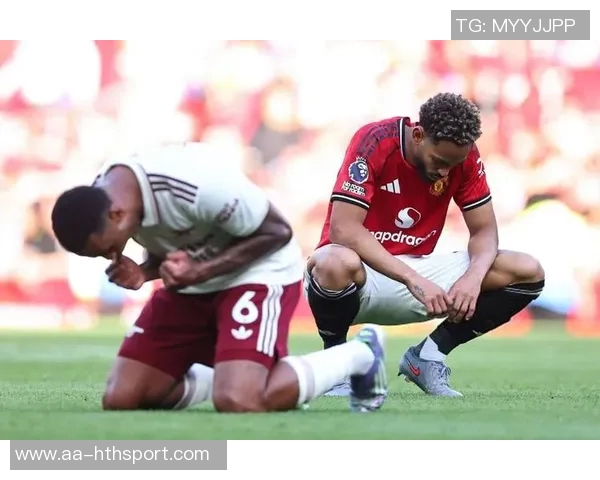 姆伯莫回忆曼联球迷热情并强调三叉戟仍需提升的关键点 姆伯莫回忆曼联球迷热情并强调三叉戟仍需提升的关键点