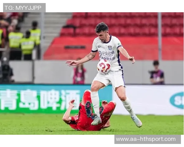 蒯纪闻强势突破三人防线禁区射门遭扑救精彩瞬间回顾